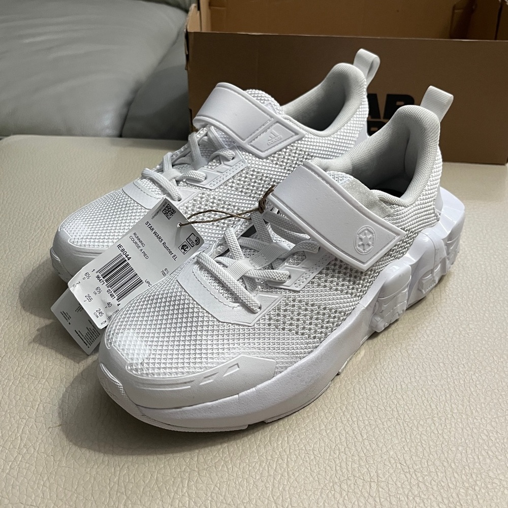 NWB - Adidas Star Wars Kids’ Runner IE8044 - EU 40/Youth US 7/Women US 8